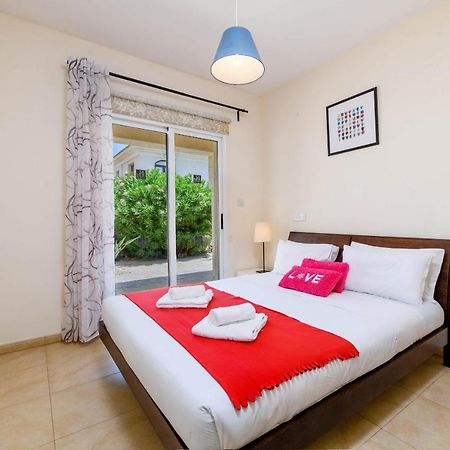Blue Water Bay Villas Paralimni Dış mekan fotoğraf