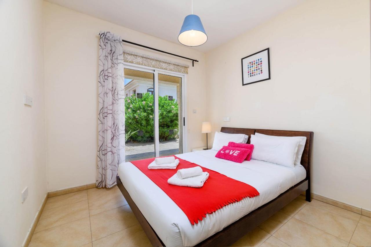 Blue Water Bay Villas Paralimni Dış mekan fotoğraf