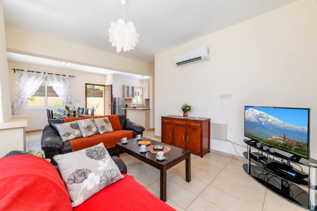 Blue Water Bay Villas Paralimni Dış mekan fotoğraf