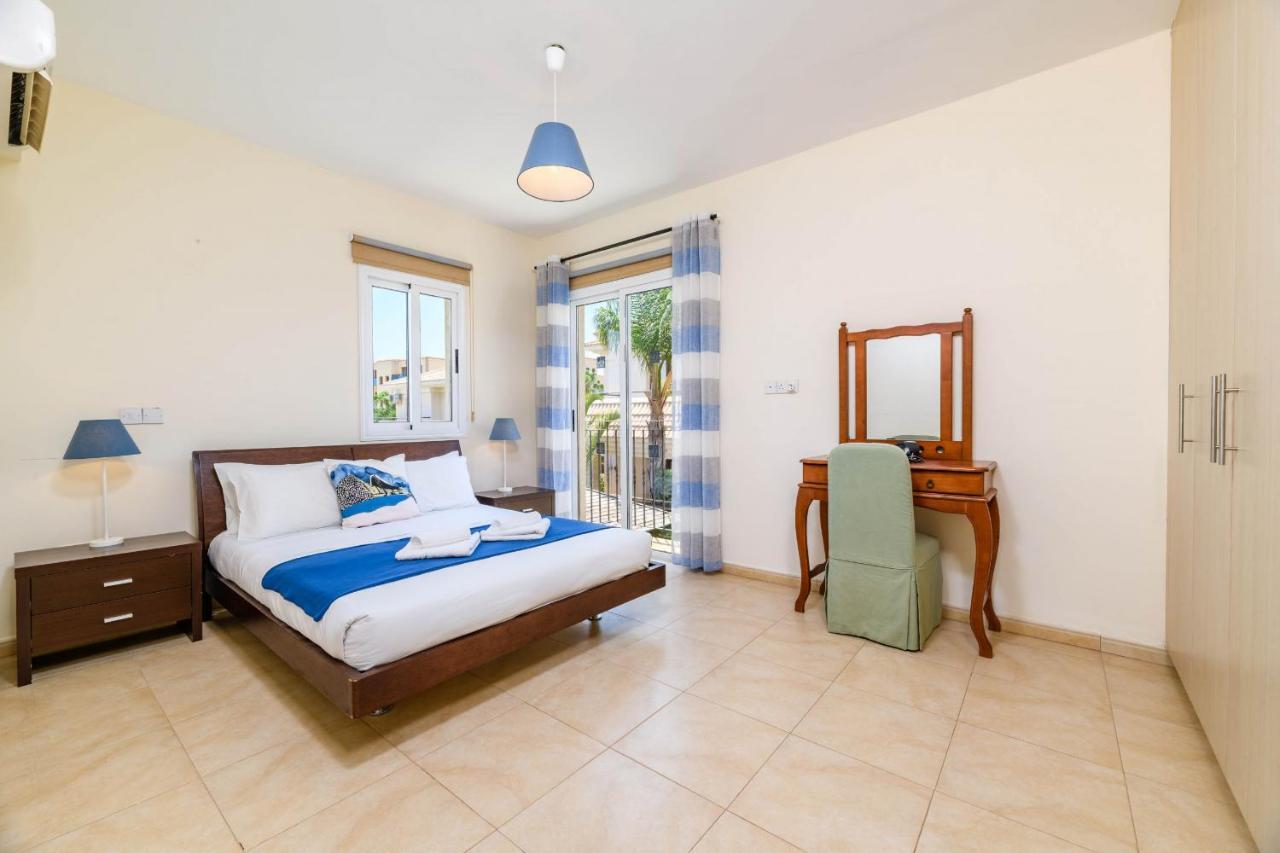 Blue Water Bay Villas Paralimni Dış mekan fotoğraf