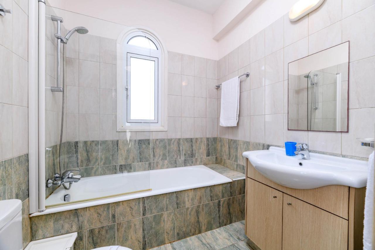 Blue Water Bay Villas Paralimni Dış mekan fotoğraf