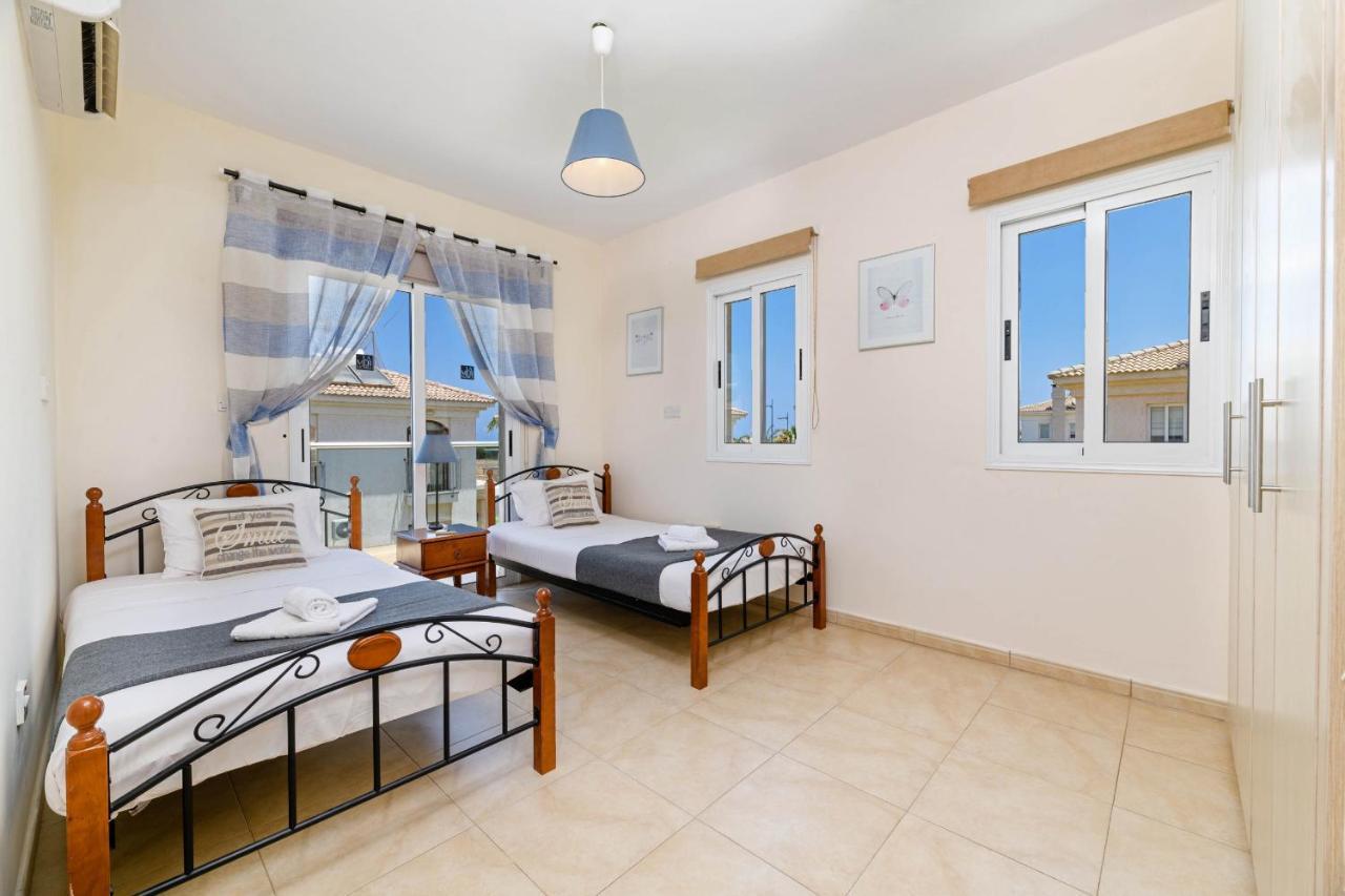 Blue Water Bay Villas Paralimni Dış mekan fotoğraf