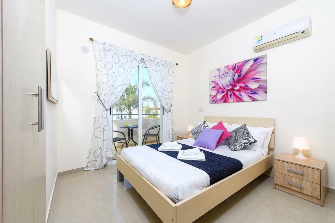 Blue Water Bay Villas Paralimni Dış mekan fotoğraf