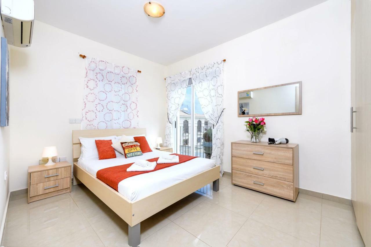 Blue Water Bay Villas Paralimni Dış mekan fotoğraf