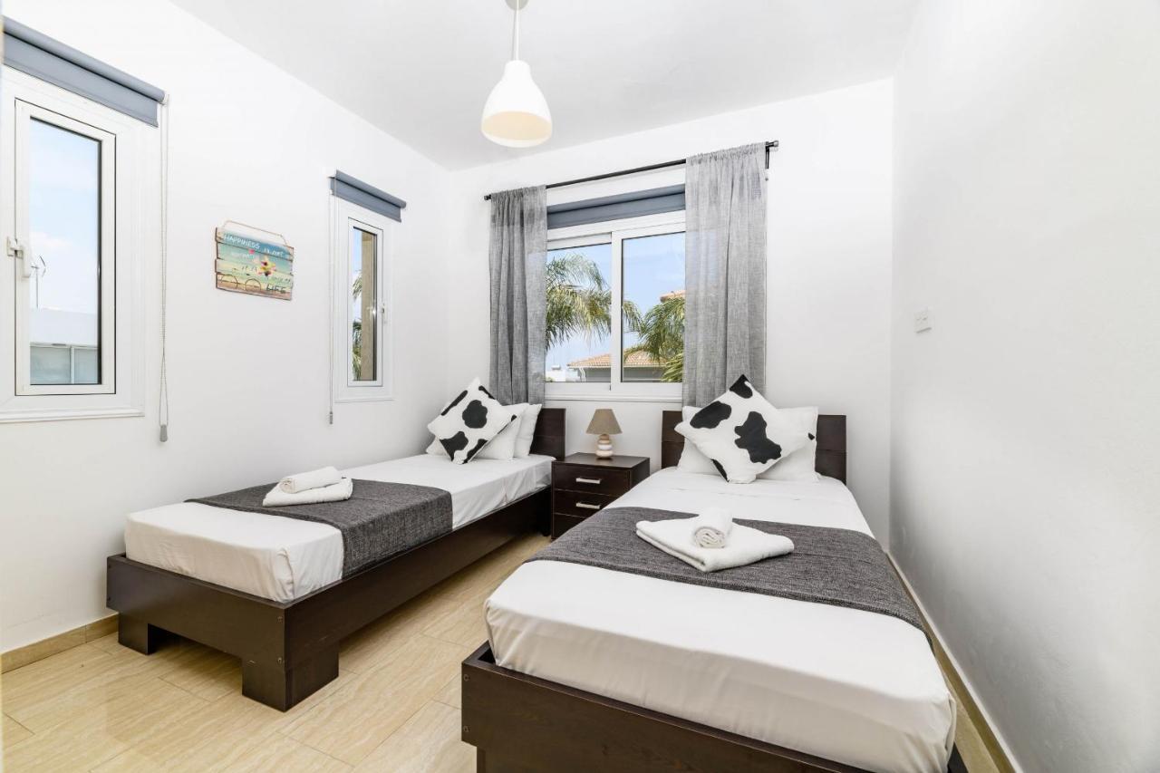Blue Water Bay Villas Paralimni Dış mekan fotoğraf