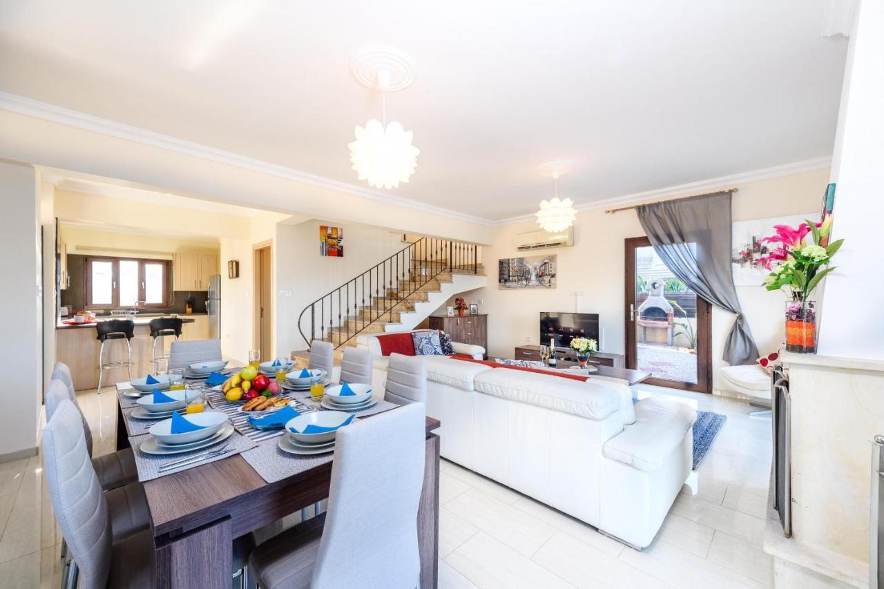 Blue Water Bay Villas Paralimni Dış mekan fotoğraf