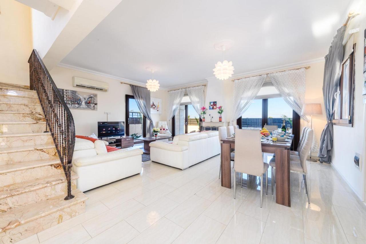 Blue Water Bay Villas Paralimni Dış mekan fotoğraf