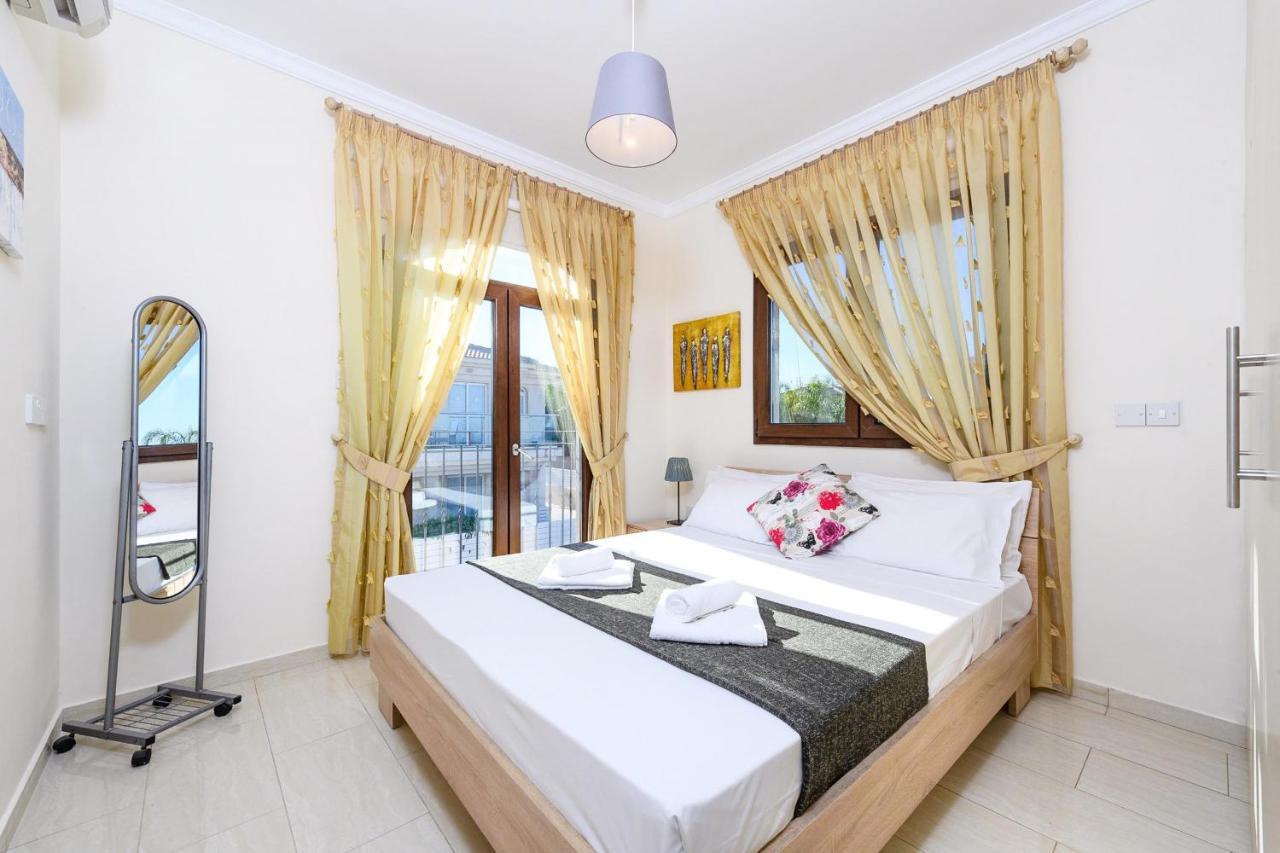 Blue Water Bay Villas Paralimni Dış mekan fotoğraf