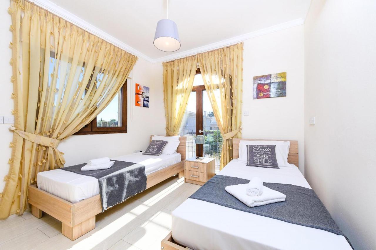 Blue Water Bay Villas Paralimni Dış mekan fotoğraf