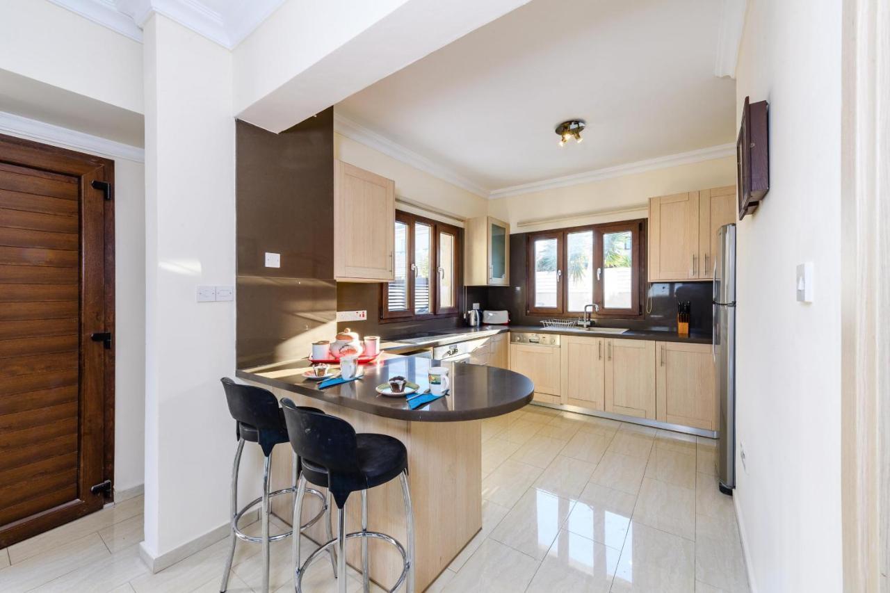 Blue Water Bay Villas Paralimni Dış mekan fotoğraf