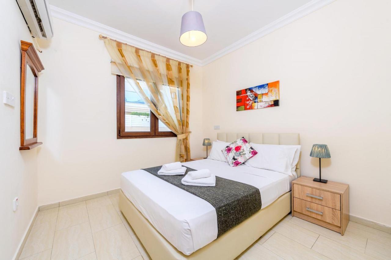 Blue Water Bay Villas Paralimni Dış mekan fotoğraf