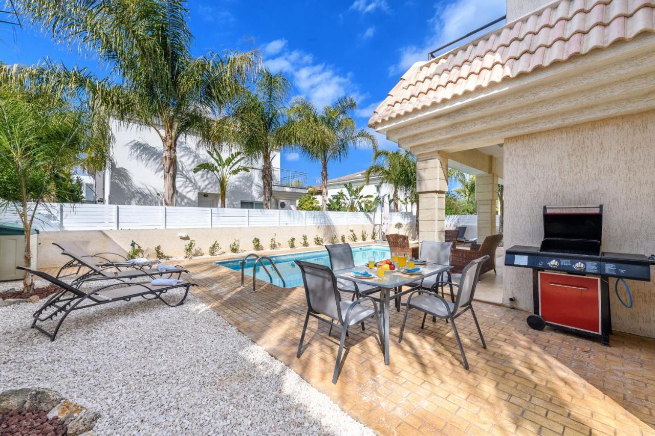 Blue Water Bay Villas Paralimni Dış mekan fotoğraf